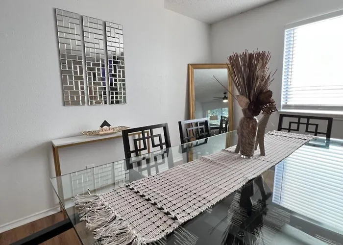 Sleek Luxe Gem Downtown Dallas 2Bd 2Ba