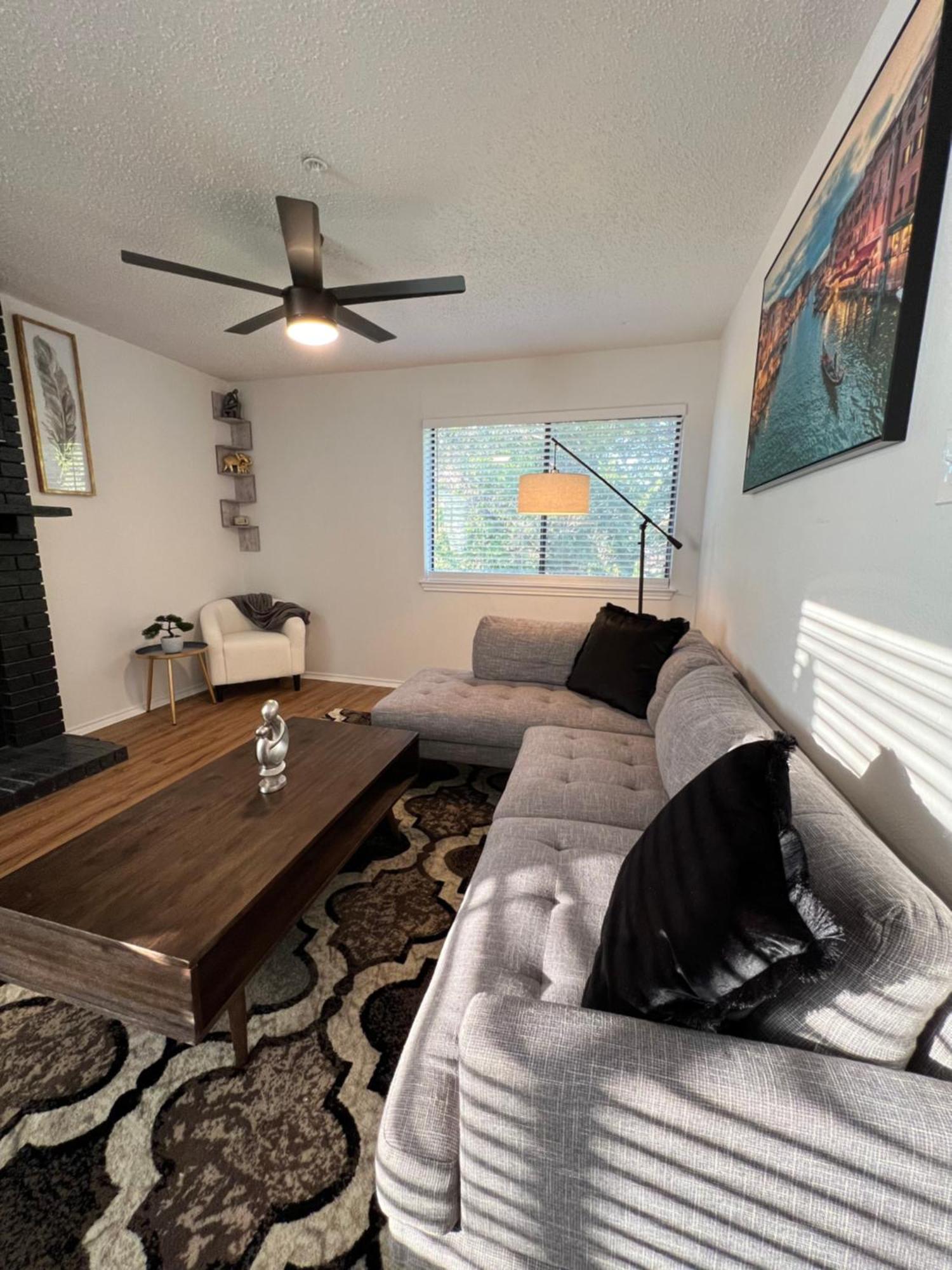 Sleek Luxe Gem Downtown 2bd 2ba
