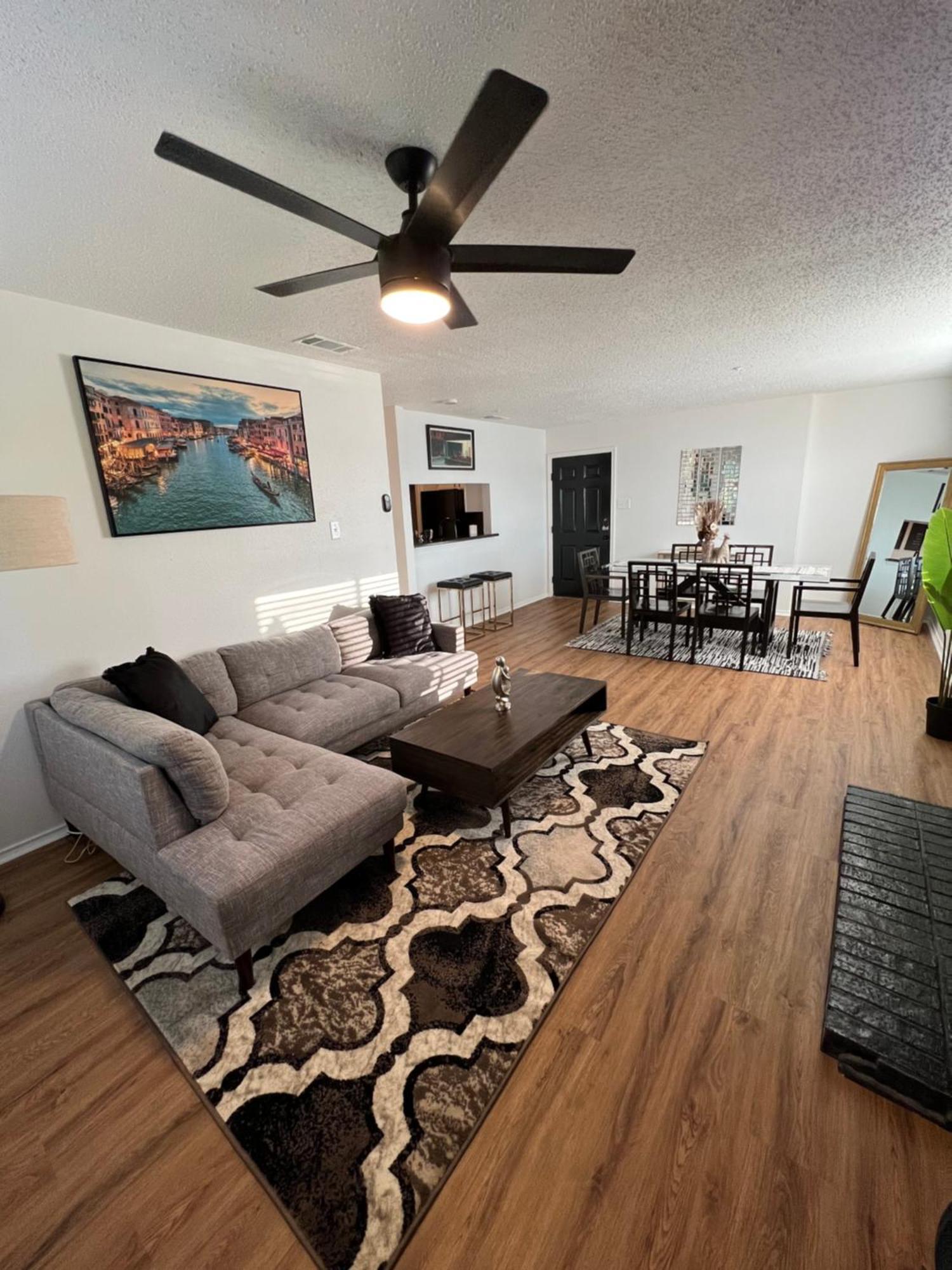 Sleek Luxe Gem Downtown 2bd 2ba