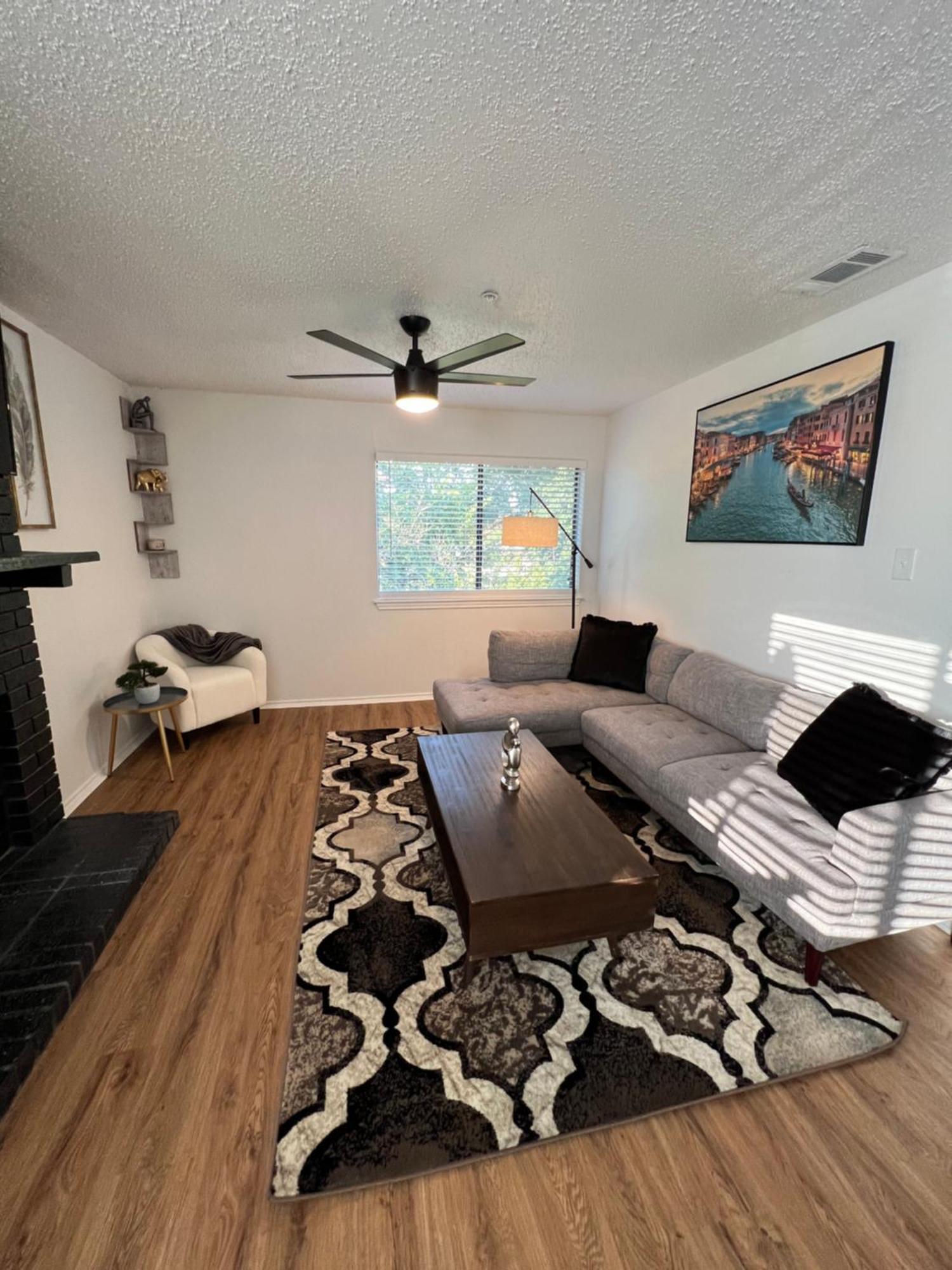 Appartamento Sleek Luxe Gem Downtown 2bd 2ba
