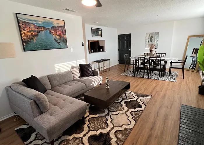 Sleek Luxe Gem Downtown Dallas 2Bd 2Ba