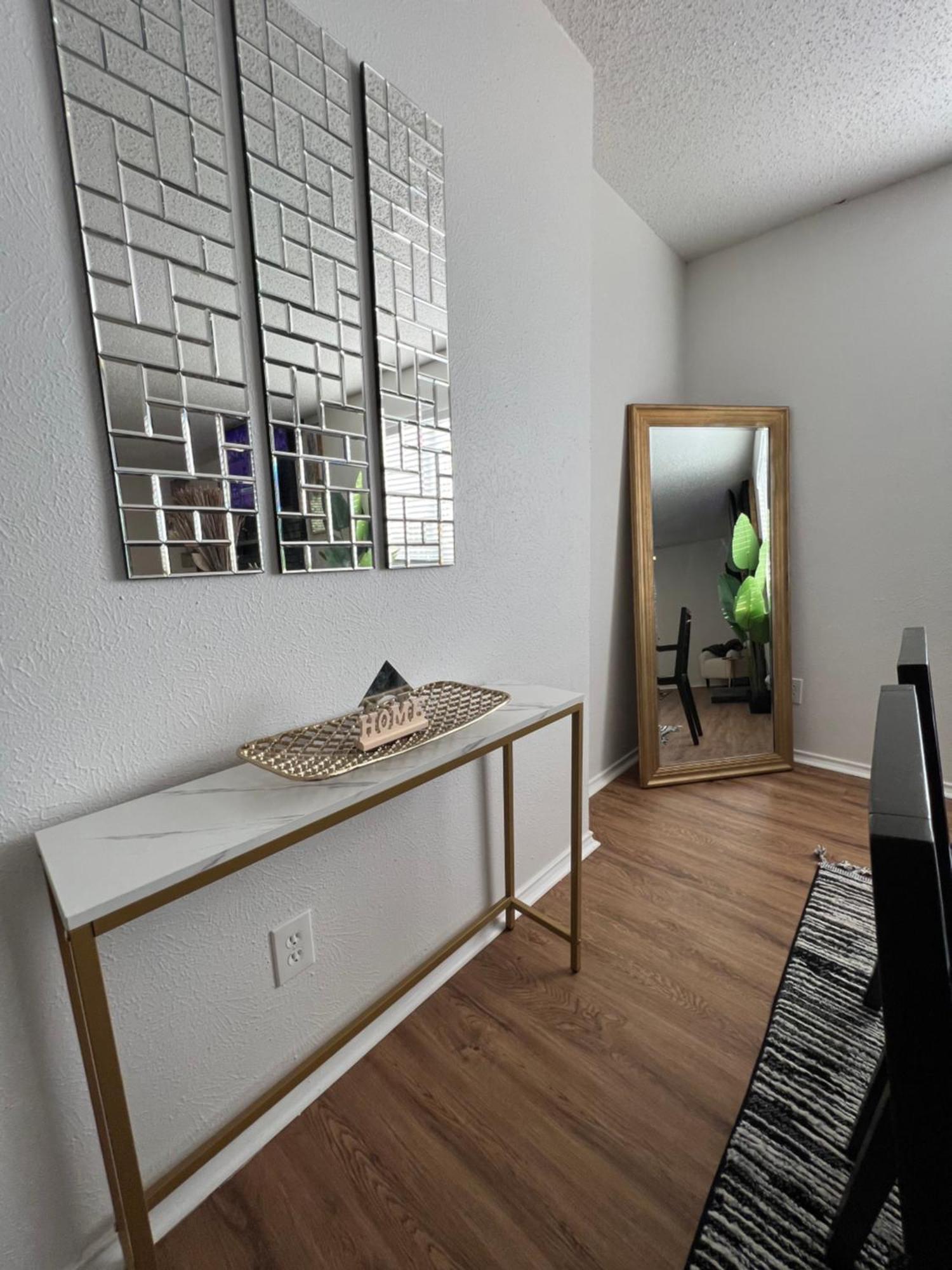 Apartment Sleek Luxe Gem Downtown 2bd 2ba *