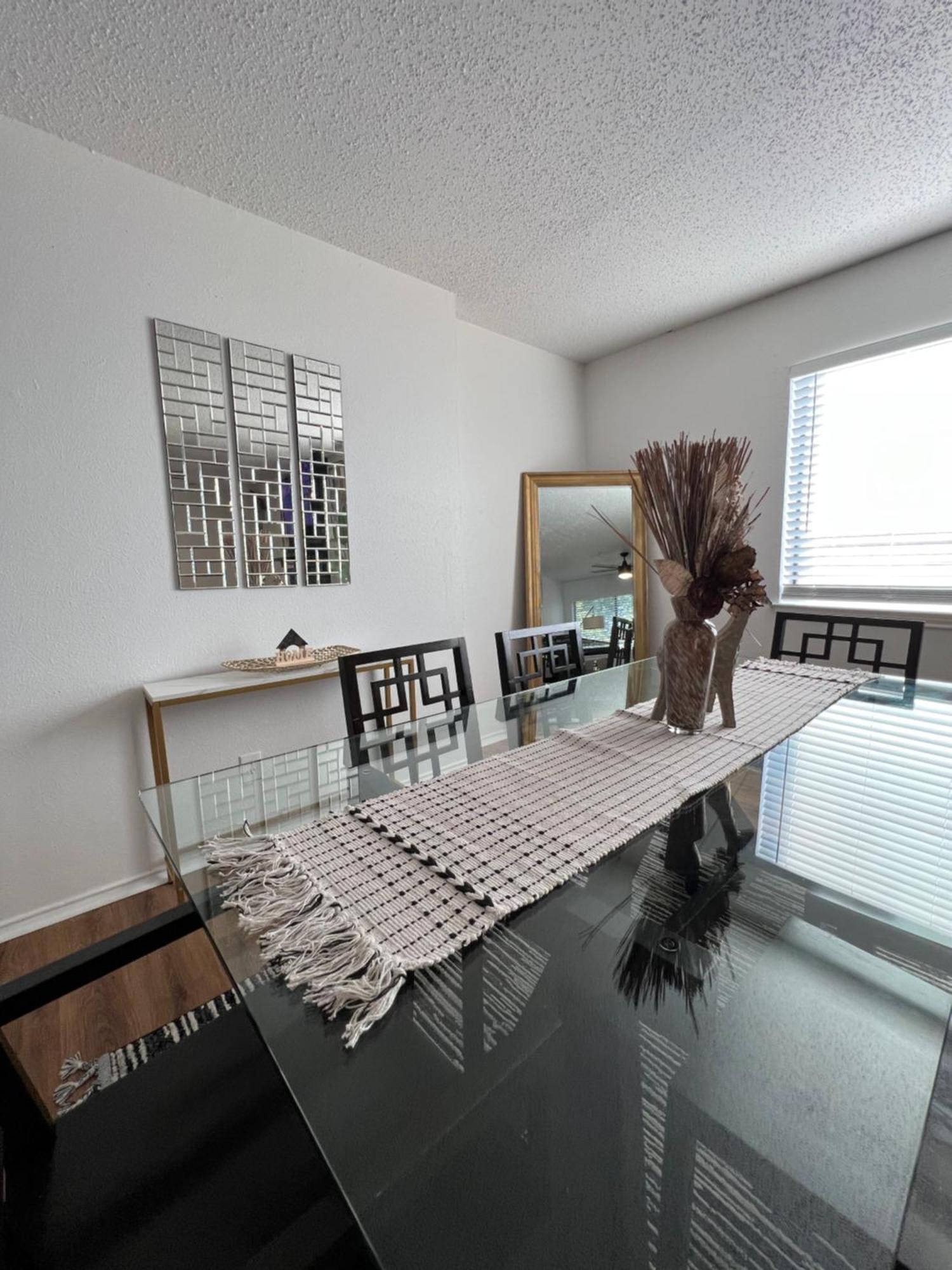 Apartment Sleek Luxe Gem Downtown 2bd 2ba Dallas