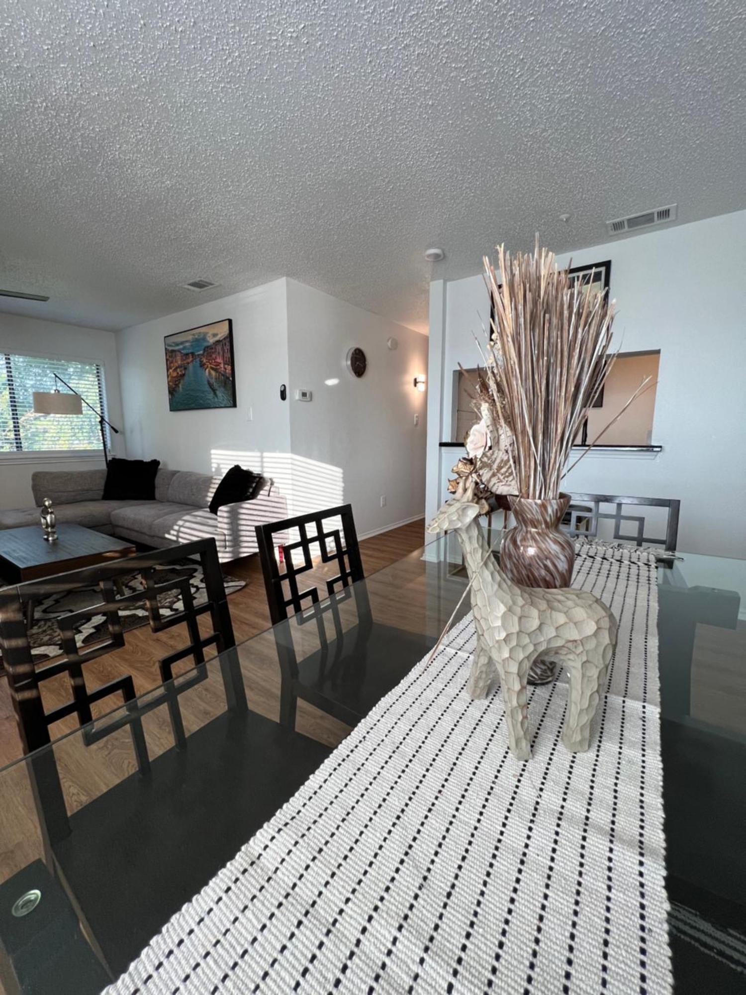 Sleek Luxe Gem Downtown 2bd 2ba Dallas