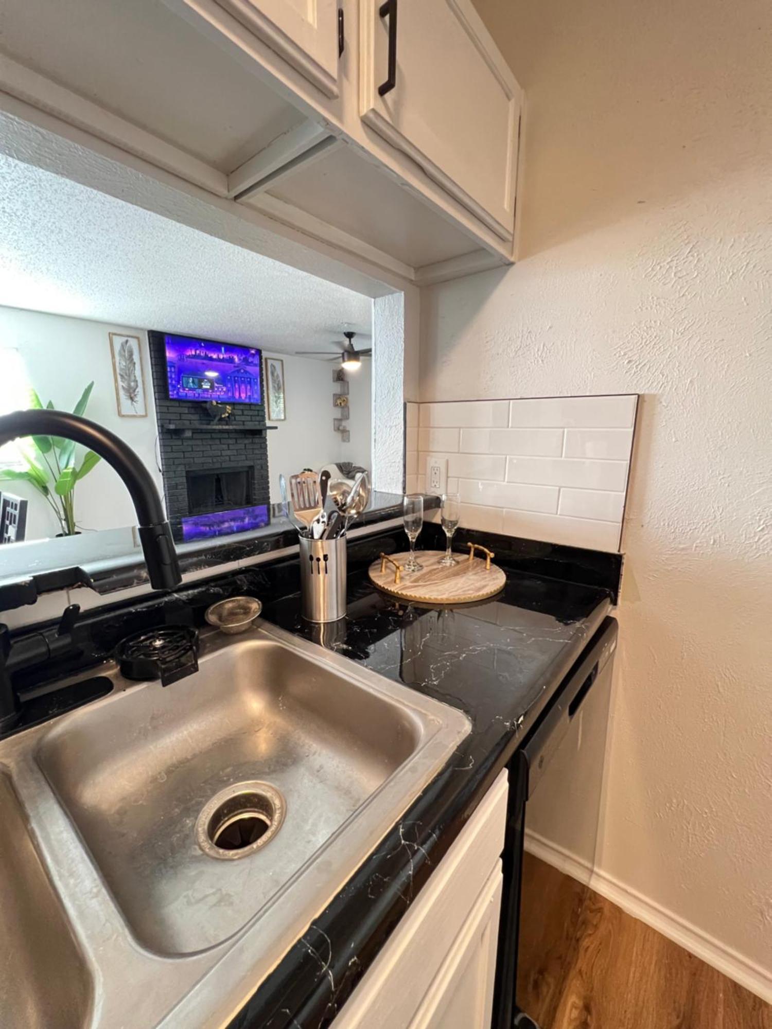 Sleek Luxe Gem Downtown 2bd 2ba * Dallas