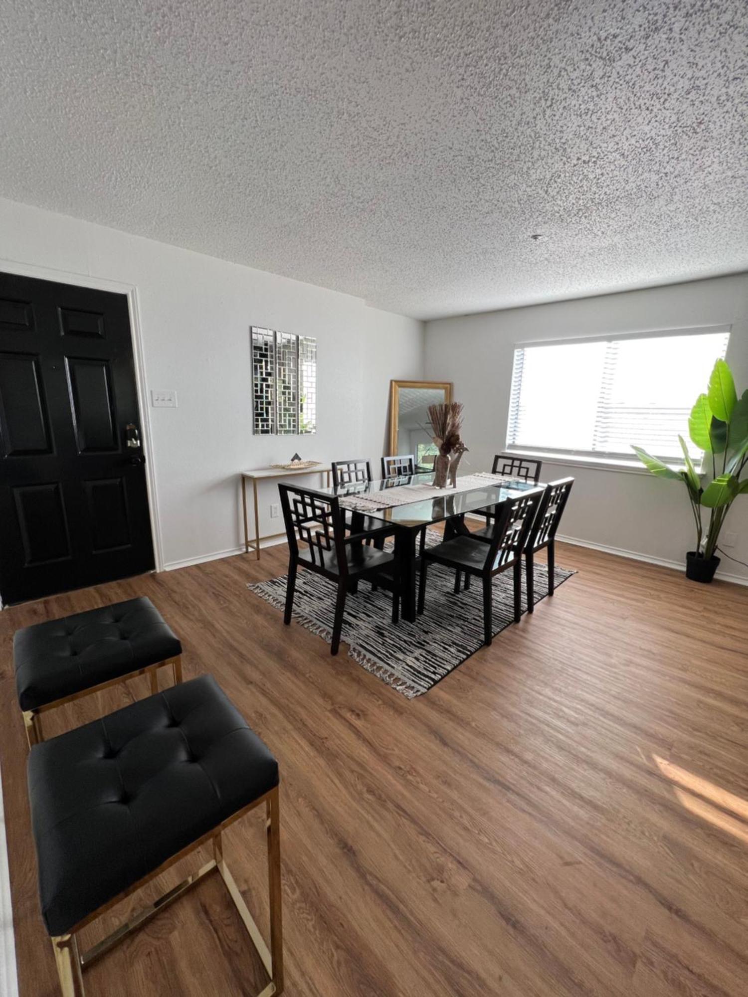 Sleek Luxe Gem Downtown 2bd 2ba *