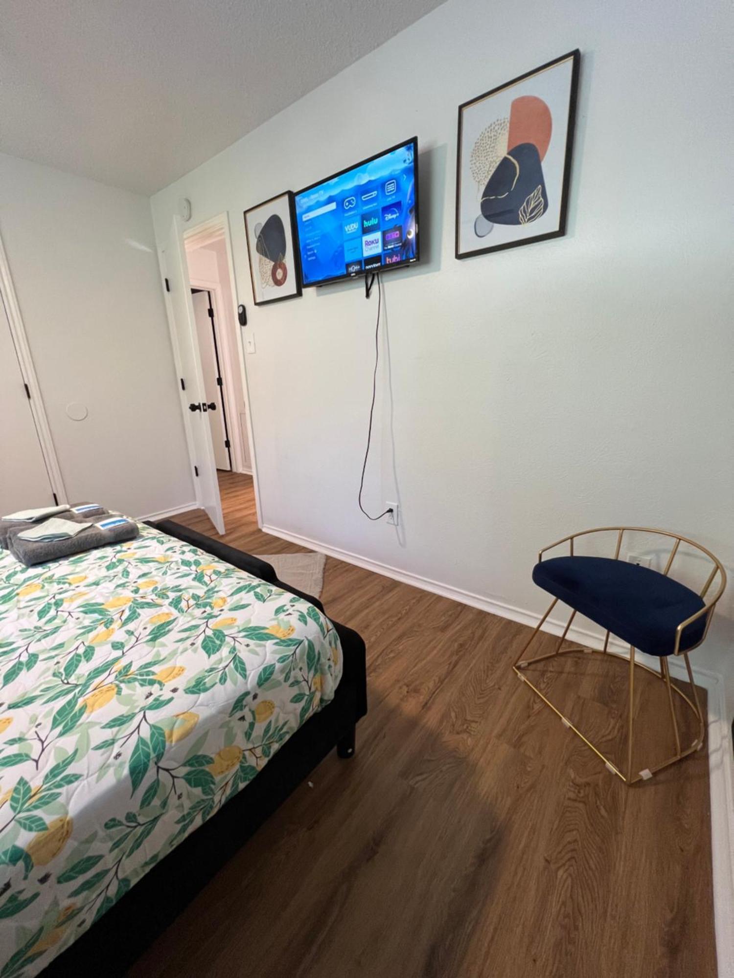 Sleek Luxe Gem Downtown 2bd 2ba Apartment *